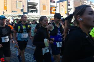 [Activiteiten en Festiviteiten] :: Drechtstadloop Halve Marathon Start (23)