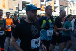 [Activiteiten en Festiviteiten] :: Drechtstadloop Halve Marathon Start (24)