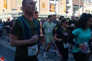 [Activiteiten en Festiviteiten] :: Drechtstadloop Halve Marathon Start (25)