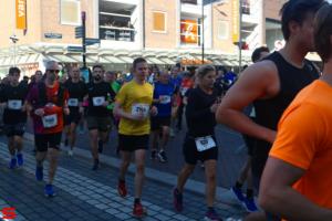[Activiteiten en Festiviteiten] :: Drechtstadloop Halve Marathon Start (26)