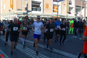 [Activiteiten en Festiviteiten] :: Drechtstadloop Halve Marathon Start (17)