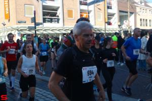 [Activiteiten en Festiviteiten] :: Drechtstadloop Halve Marathon Start (18)