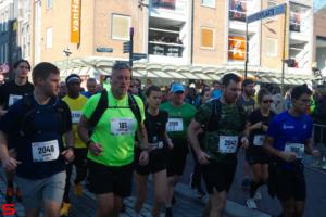 [Activiteiten en Festiviteiten] :: Drechtstadloop Halve Marathon Start (20)