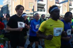 [Activiteiten en Festiviteiten] :: Drechtstadloop Halve Marathon Start (21)