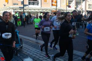 [Activiteiten en Festiviteiten] :: Drechtstadloop Halve Marathon Start (26)