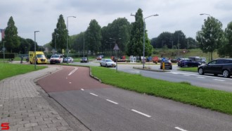 [Incidenten] :: Fietster aangereden op rotonde Groenezoom (5)