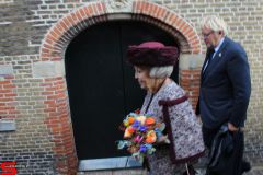 [Nieuws] :: Prinses Beatrix standbeeld van willem van Oranje (8)